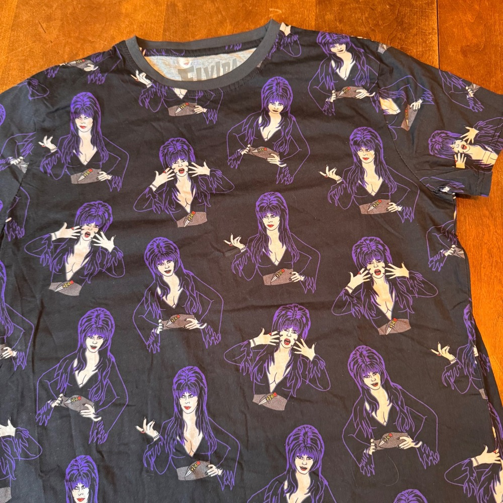 Cakeworthy T-Shirt Unisex Large Black Elvira Mistress of the Dark All Over Print